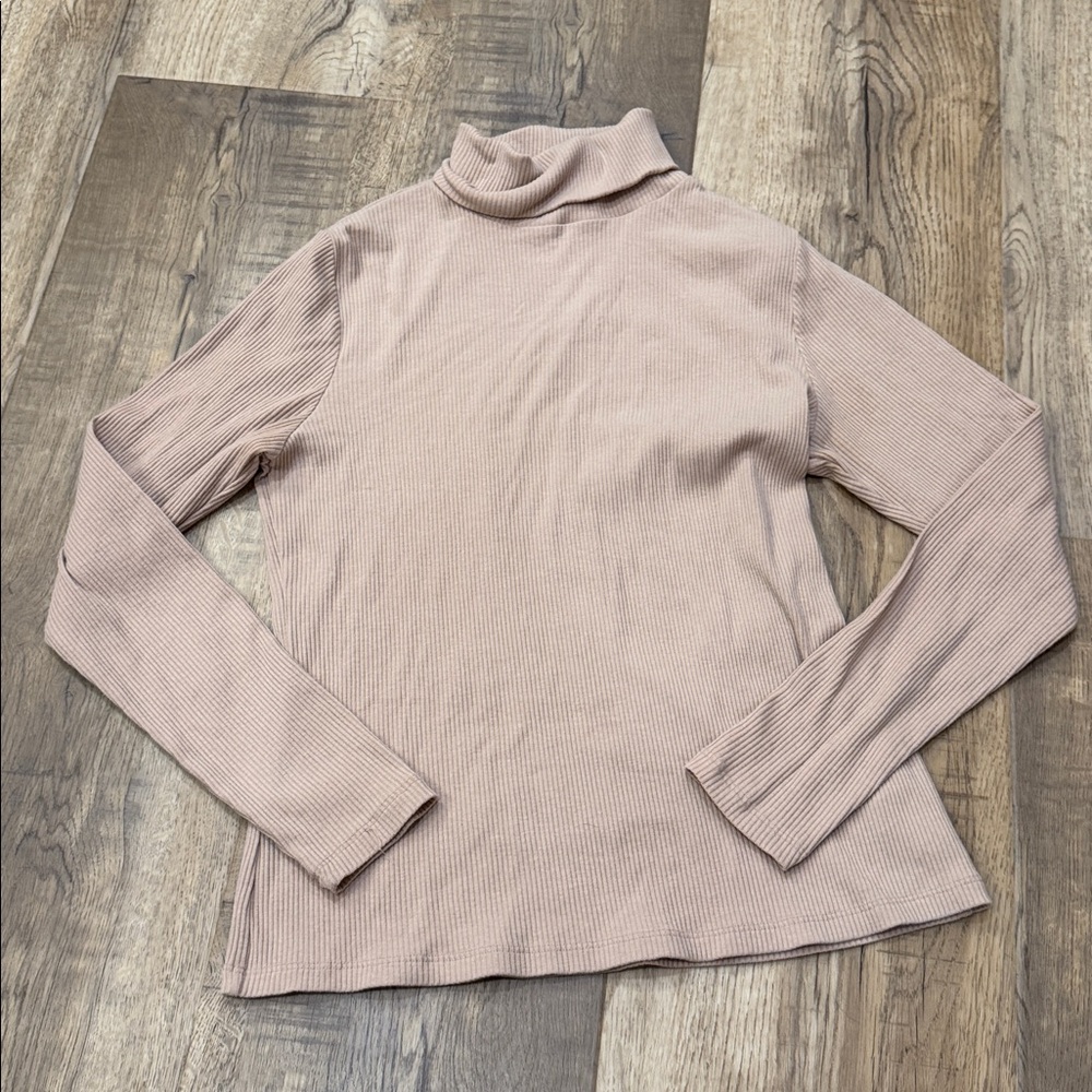 Old Navy Ribbed Turtleneck in Tan